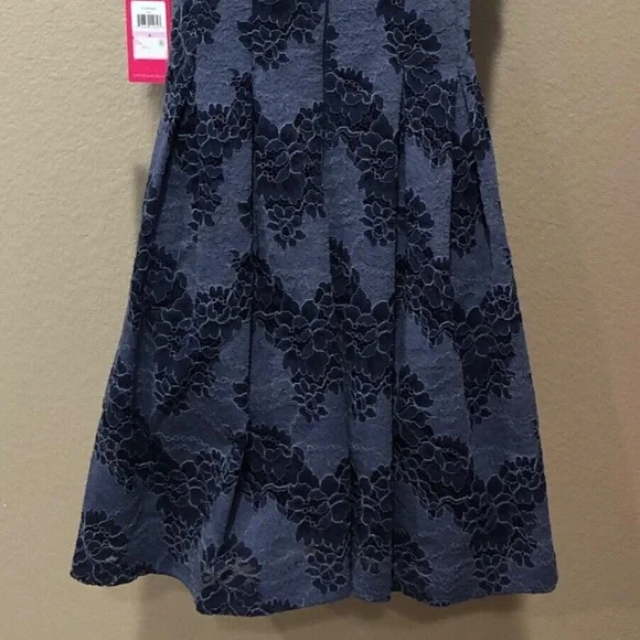 Vince Camuto Women's Navy Blue Floral Lace Sleeveless Lined Dress Size 6 - Picture 9 of 13